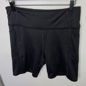 Victoria’s Secret On Point flow biker shorts!
